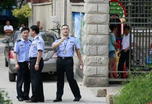 上海美籍教师涉嫌性侵多名儿童　警方在上海涉事法国学校值守
