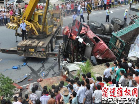 浙江浦江发生特大交通事故致8死10伤 当地全力救治